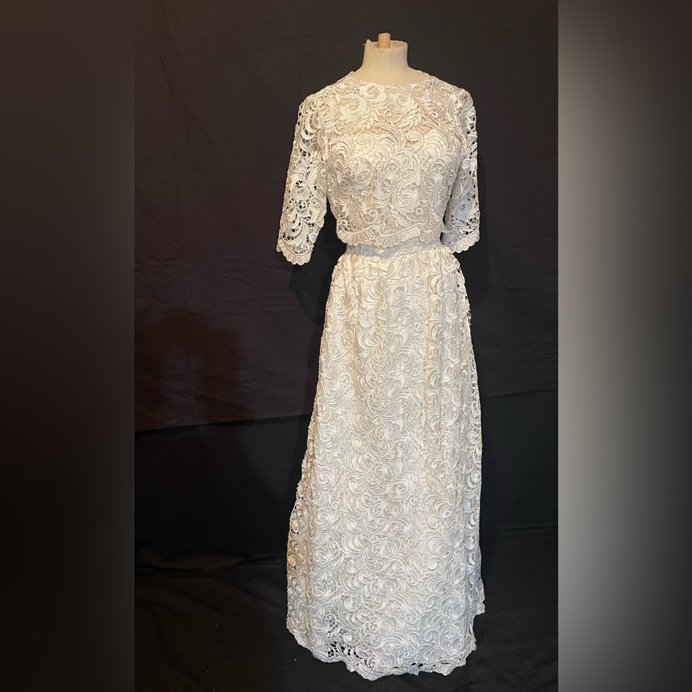White Sleeveless Sweetheart Bridal Gown Cape 2 Designer Pas De Deux NEW